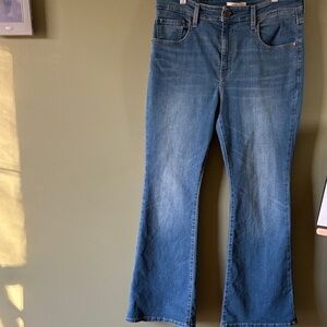 Like New!Levi's 32/30 Worn twice only SOFT
